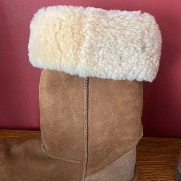 UGG Women’s Classic Tall Brown Suede Round Toe Pull-on Snow Boots, size 10 - Picture 11 of 11
